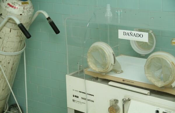 Uno de los lugares más afectados es el hospital La Milagrosa. Hay varios cuartos clausurados y además tienen equipos dañados y poco personal Foto: Pablo Andrés Monsalve