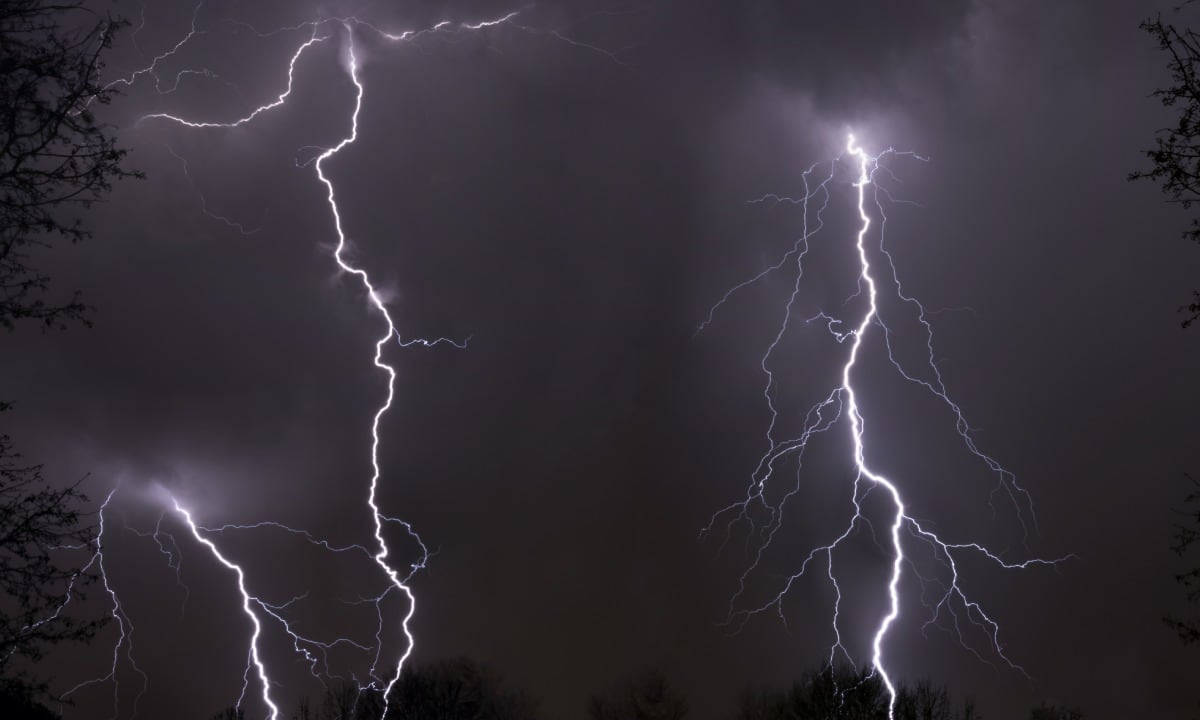 Múltiples relámpagos durante una fuerte tormenta en Jonesboro, Arkansas. Foto: Getty Images