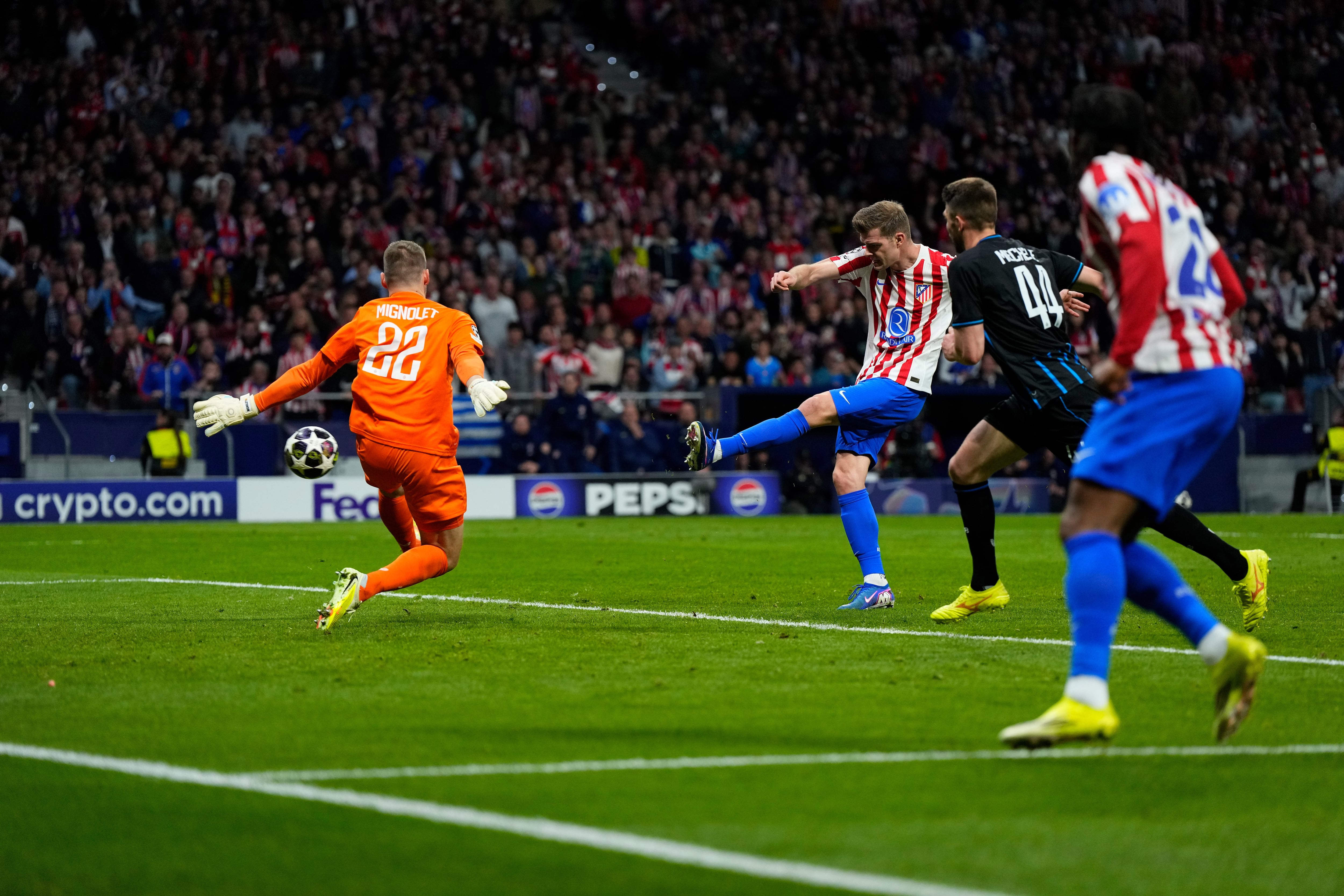 Atletico Madrid's Alexander Sorloth, right, scores his side's third goal during the Champions League play-off second leg soccer match between Atletico Madrid and Club Brugge, in Madrid, Spain, Tuesday, Feb. 24, 2026. (AP Photo/Manu Fernandez)