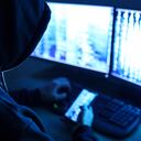 Hacker atacando internet