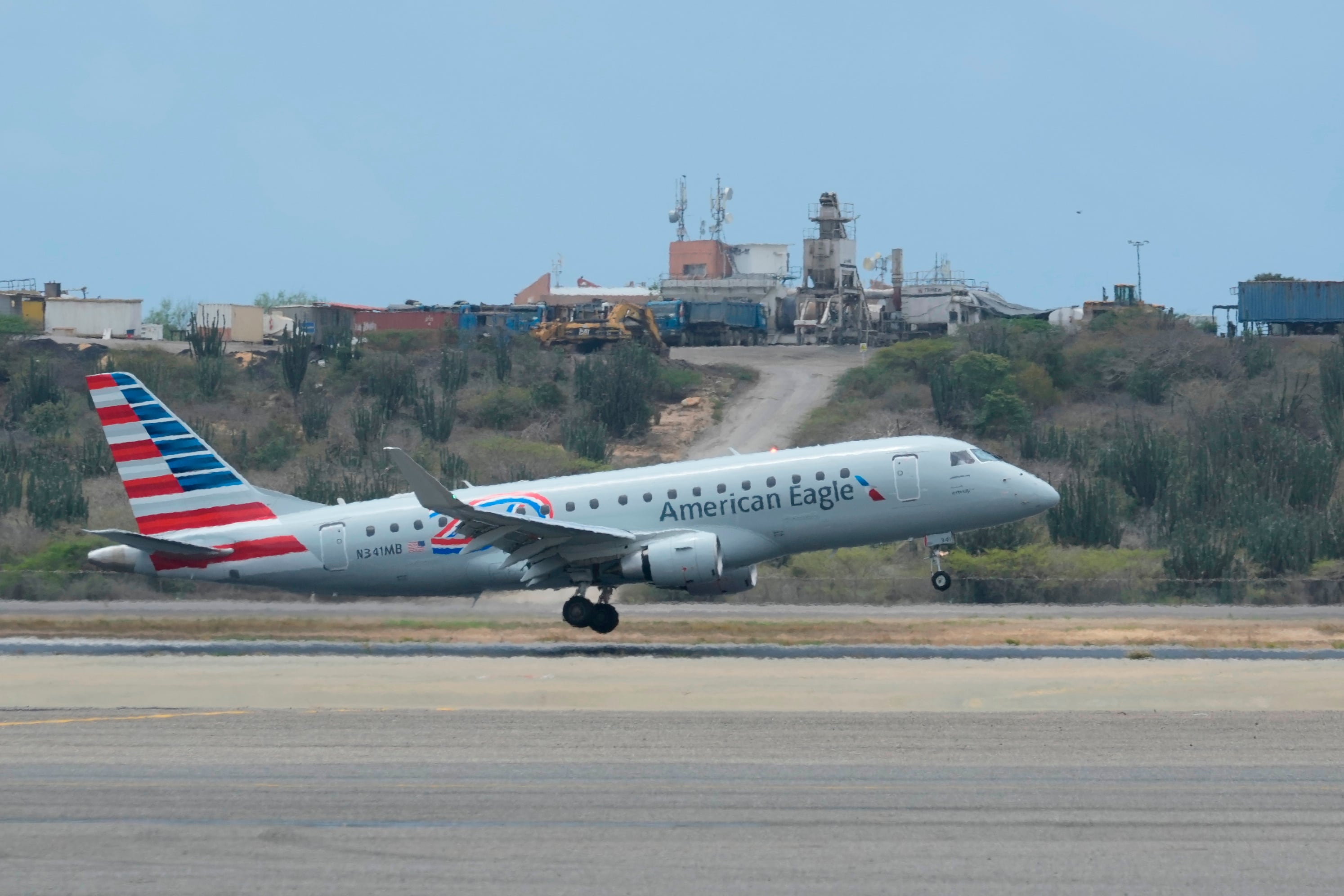Un vuelo comercial estadounidense aterriza en el Aeropuerto Internacional Simón Bolívar de Maiquetía, Venezuela