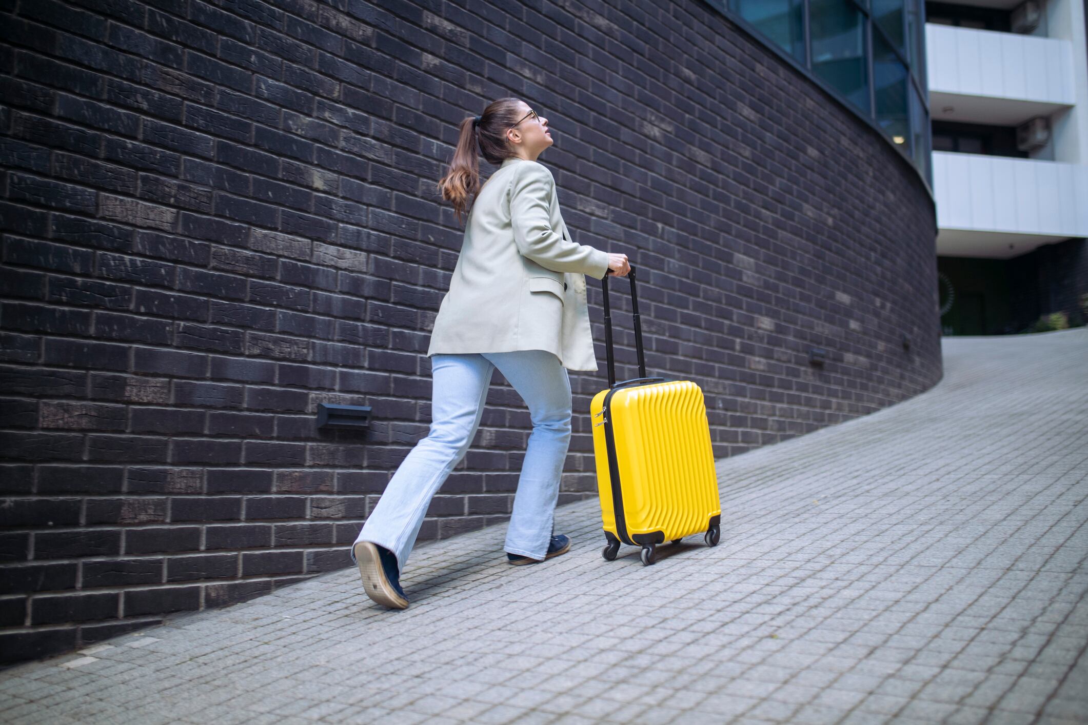 Detrás de esta curiosa escena se encuentra una tradición cargada de significado y anticipación.