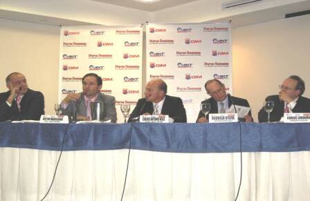 
Carlos Palacio Acosta, Ex - Presidente del Deportivo Independiente Medellín
Victor Hugo Marulanda, Presidente del Atlético Nacional
Moderador: Carlos Antonio Vélez, Director de Deportes RCN
Rodrigo Otoya Domínguez, Presidente del Deportivo Cali
Carlos Alberto Londoño Tobón, Vicepresidente de Banca de Inversión, Corredores Asociados S.A.
