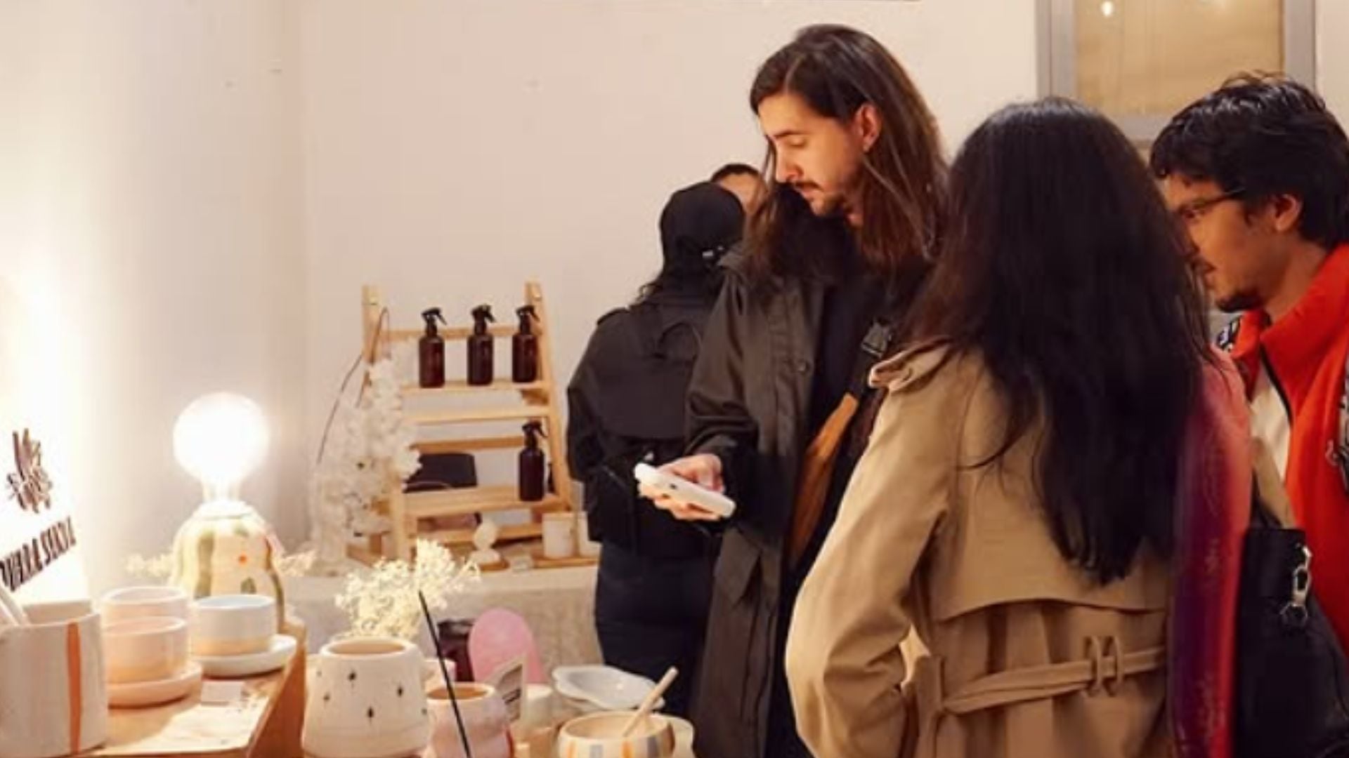 San Felipe en Bogotá, uno de los Distritos Creativos más activos de la ciudad, donde antiguas casas residenciales hoy albergan galerías, talleres y espacios de arte contemporáneo.