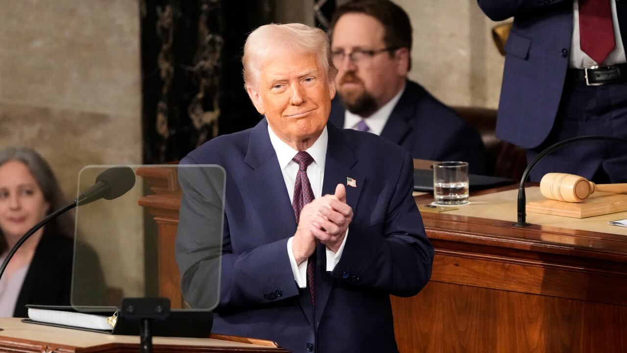 Los indicadores económicos de estos primeros meses han salido más favorables de lo esperado. (AP Photo/Ben Curtis)