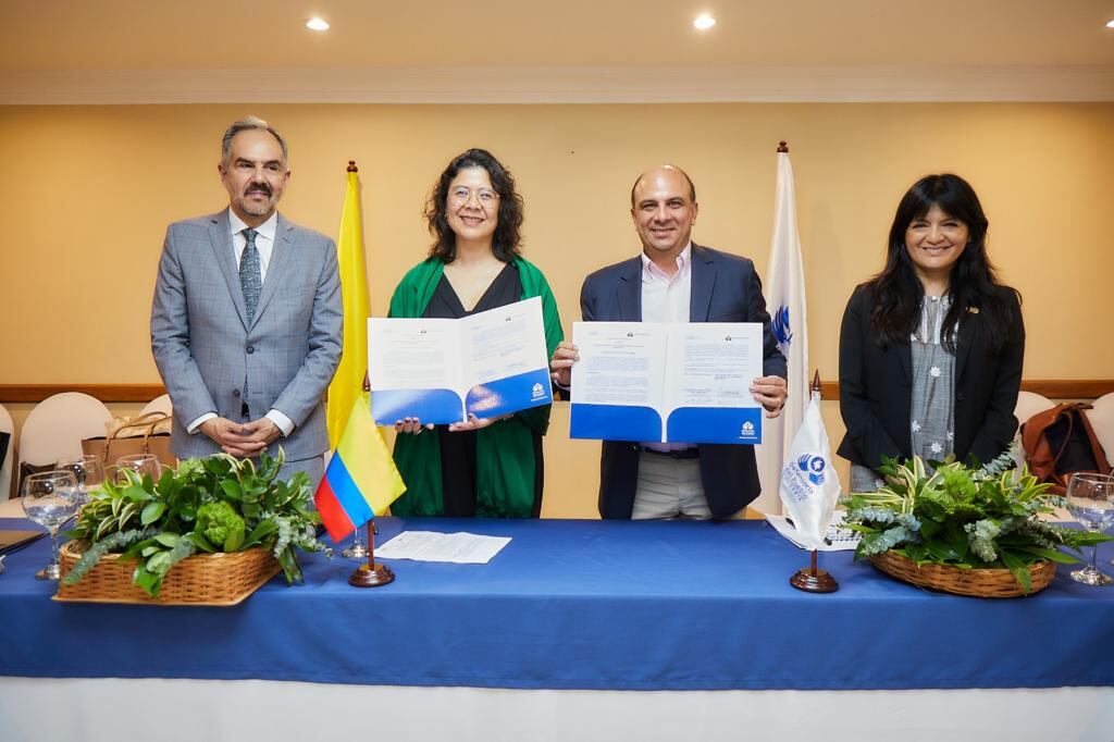 Carlos Camargo Assis y Tania Reneaum Panzi, secretaria ejecutiva de la CIDH.