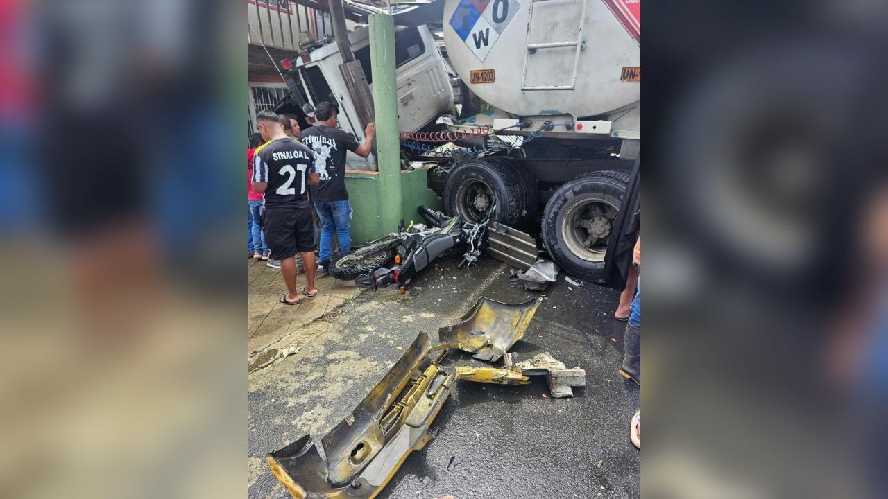 El grave accidente ya está siendo atendido por las autoridades.