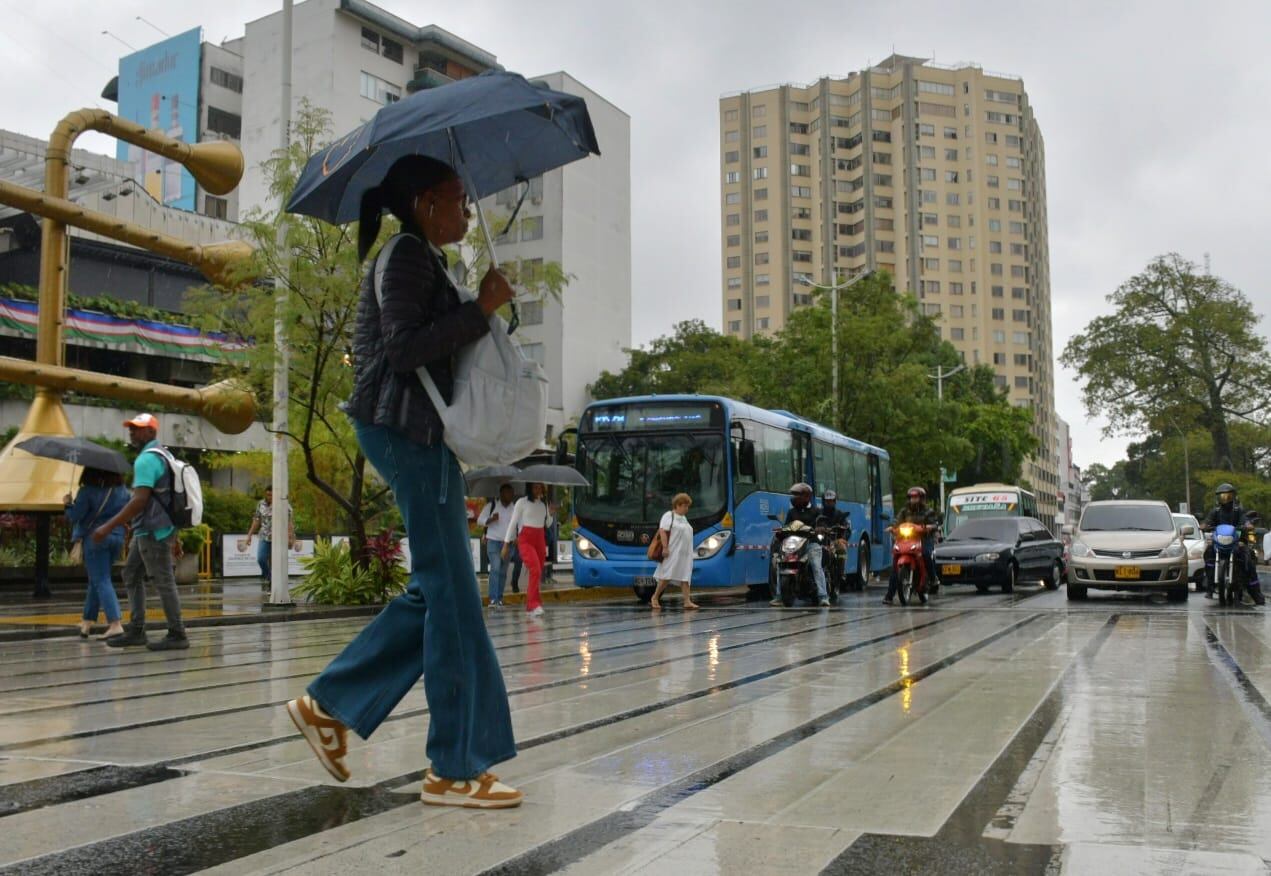 Para los caleños, el mejor aliado es la sombrilla este 18 de septiembre.