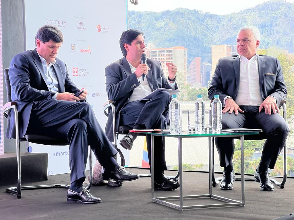 El secretario de Desarrollo Económico, Alfredo Bateman, lideró el lanzamiento de la llegada de Smart City Expo Bogotá 2023.