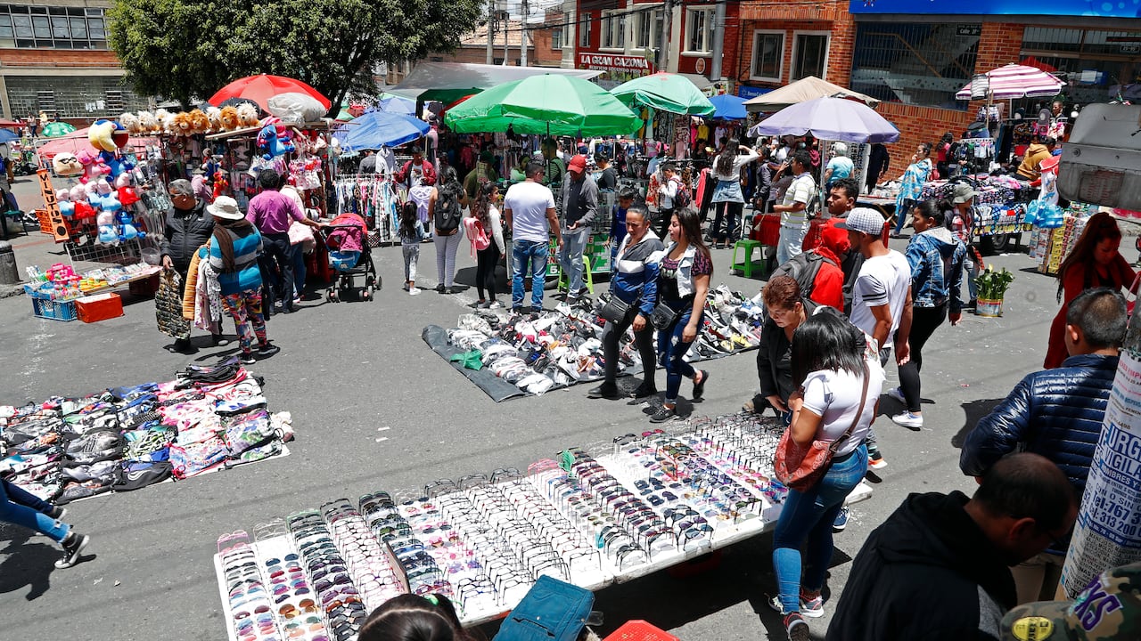 Barrio 20 de julio 20 de julio sur de Bogotá. Vendedores ambulantes. Foto León Darío Peláez/ Semana