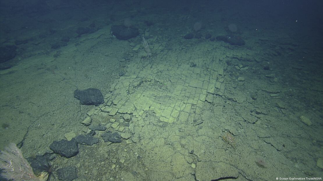 Una curiosa formación en el océano confundió a investigadores por su apariencia.