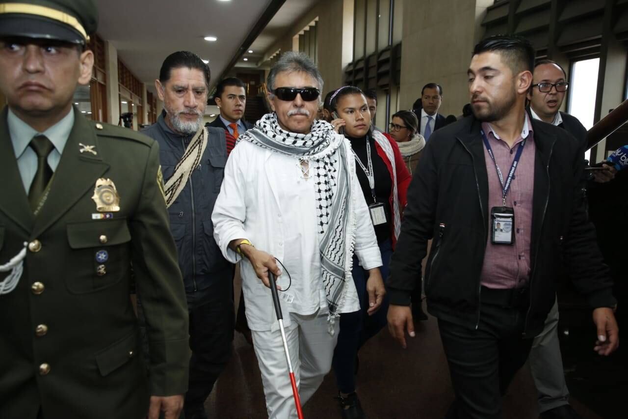 El paso de Santrich por el Congreso fue fugaz. Tomó posesión como representante el 11 de junio de 2019, tras su paso por la cárcel. Días después se fugó.