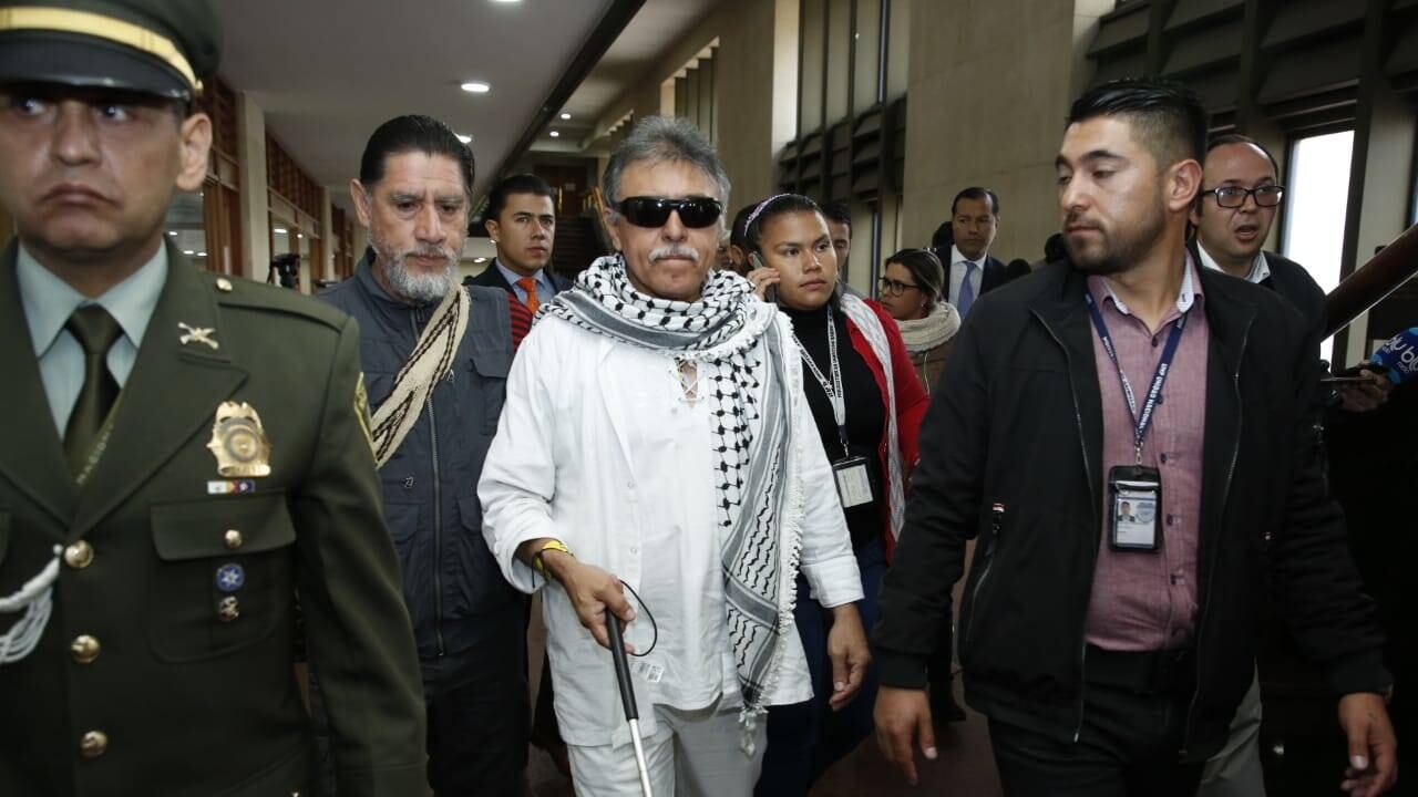 El paso de Santrich por el Congreso fue fugaz. Tomó posesión como representante el 11 de junio de 2019, tras su paso por la cárcel. Días después se fugó.