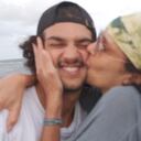 El joven está causando furor en las redes sociales.