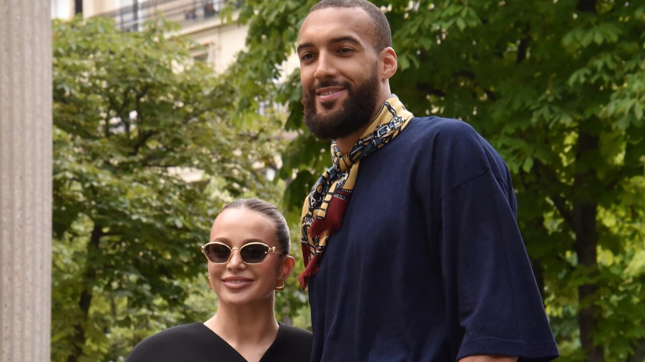 Rudy Gobert junto a quien fuera su pareja hasta hace un corto tiempo, Julia Bonilla.