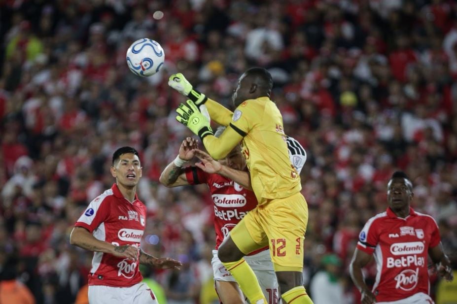 El arquero Weimar Asprilla, de Santa Fe, fue figura en el partido de Copa Sudamericana ante River Plate.