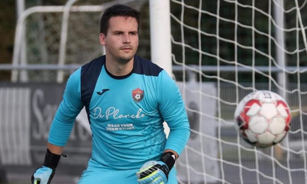 Arne Espeel, arquero fallecido en medio de un partido. Foro: WinkelSport-Officieel