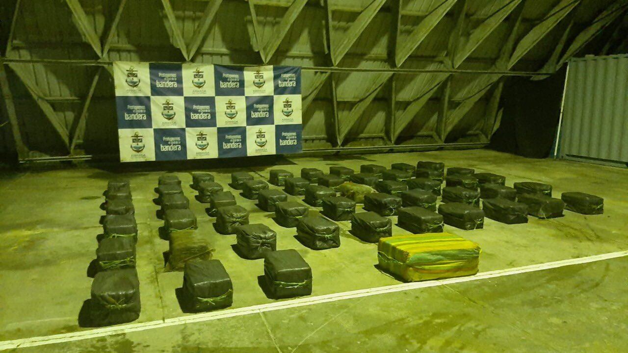 La cocaína iba camuflada en algunos costales, según informaron las autoridades.