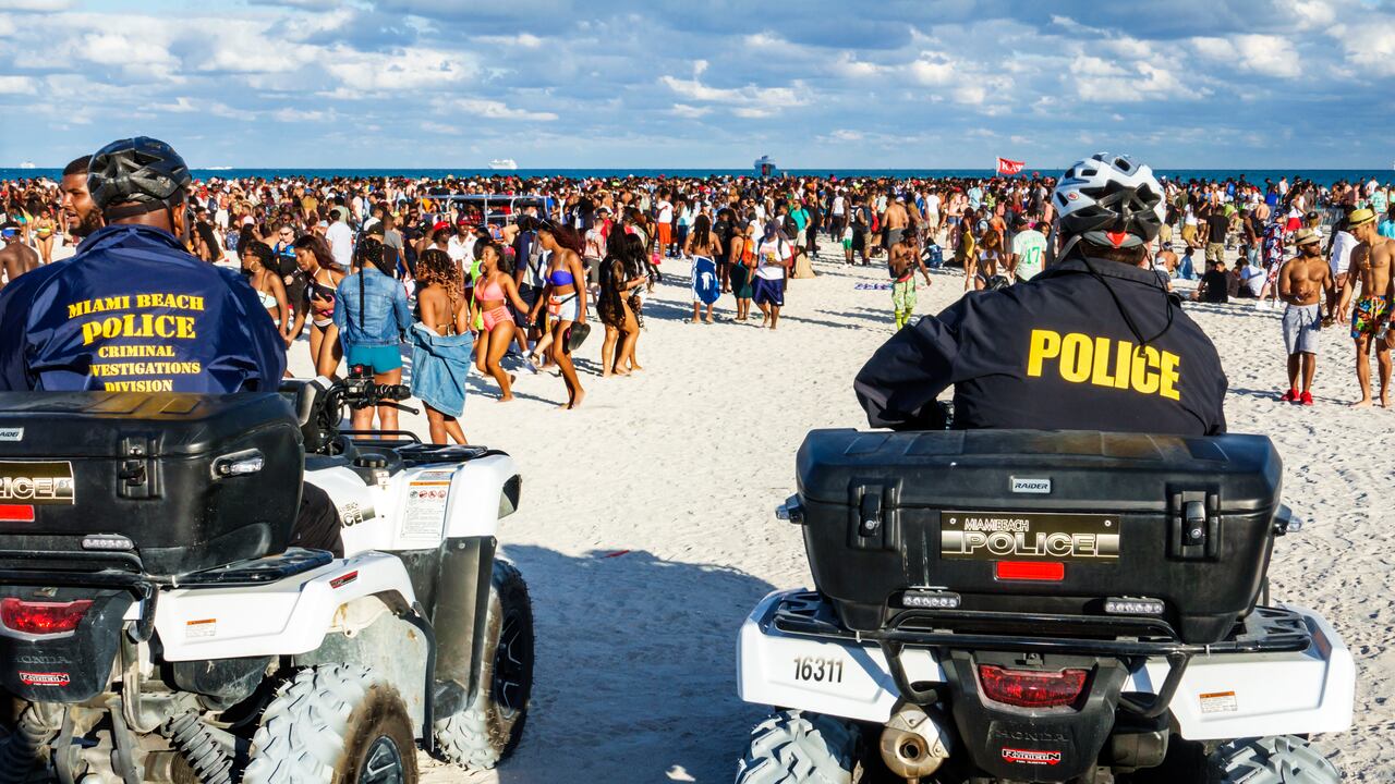 El alcalde de Miami Beach dice que no retrocederá en las medidas para frenar a los "spring breakers". (Photo by: Jeffrey Greenberg/Universal Images Group via Getty Images)