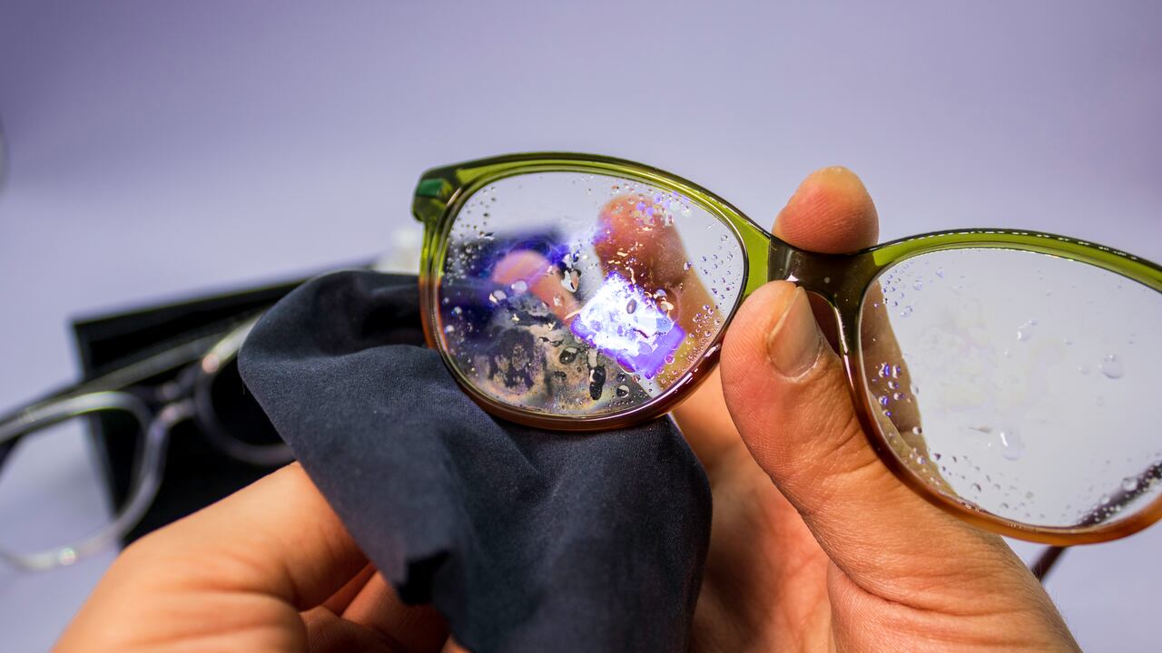 Conozca el tipo de vinagre que le ayudará a mantener los lentes sin rayones