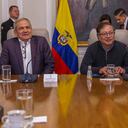 Gustavo Petro convocó a una reunión con sus negociadores de paz.