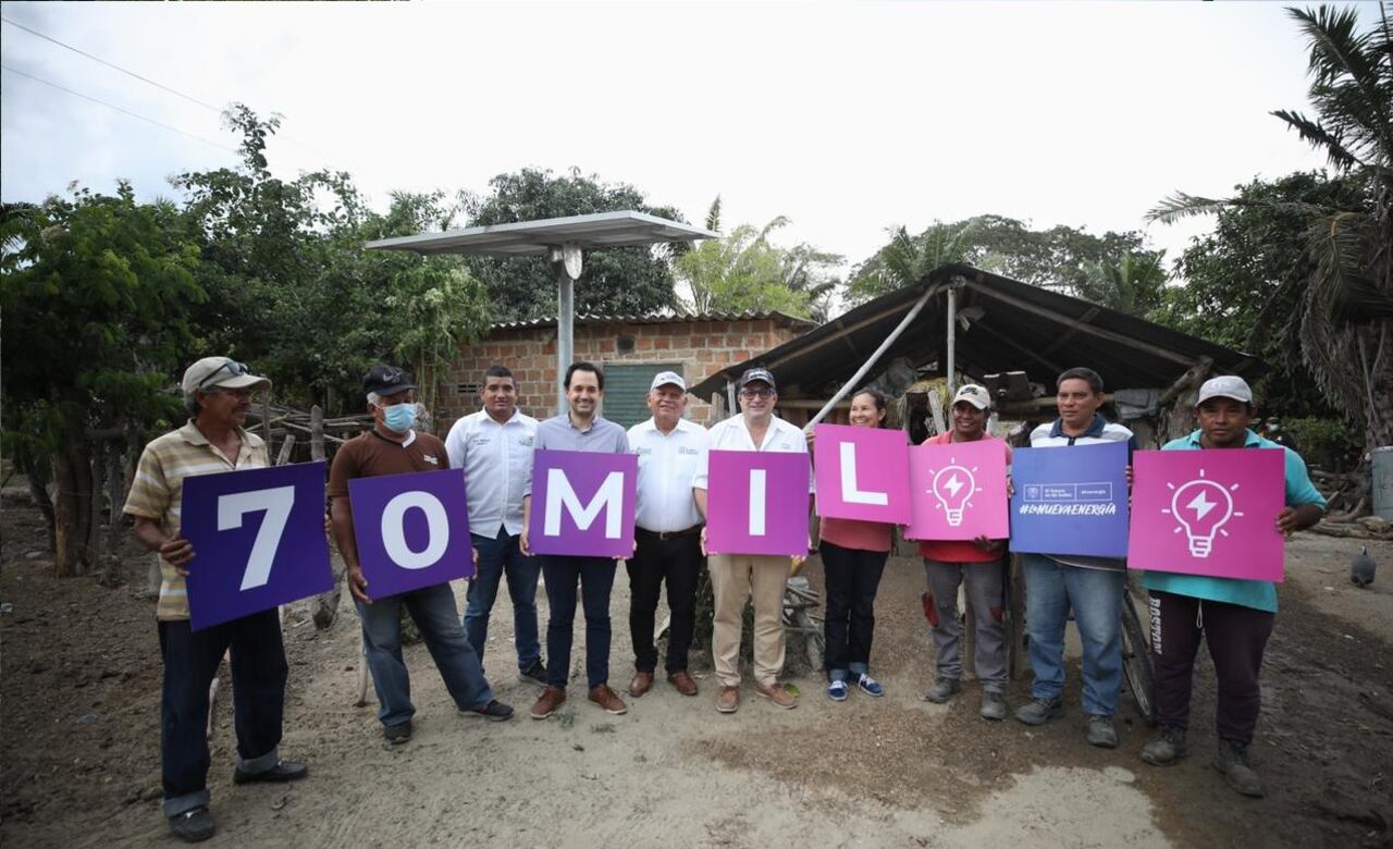 El Gobierno ha cumplido el 73 % de la meta que se trazó de llevar energía a 100.000 hogares a agosto de 2022. Foto: MinEnergía