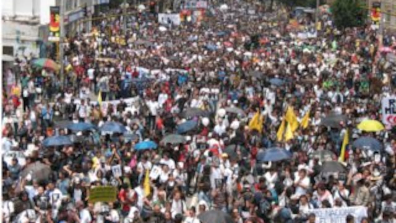 Es difícil hacer cálculos de cuántos salieron a la calle a protestar, pero según observadores de las diferentes ciudades, quizás alcanzó el millón de personas.