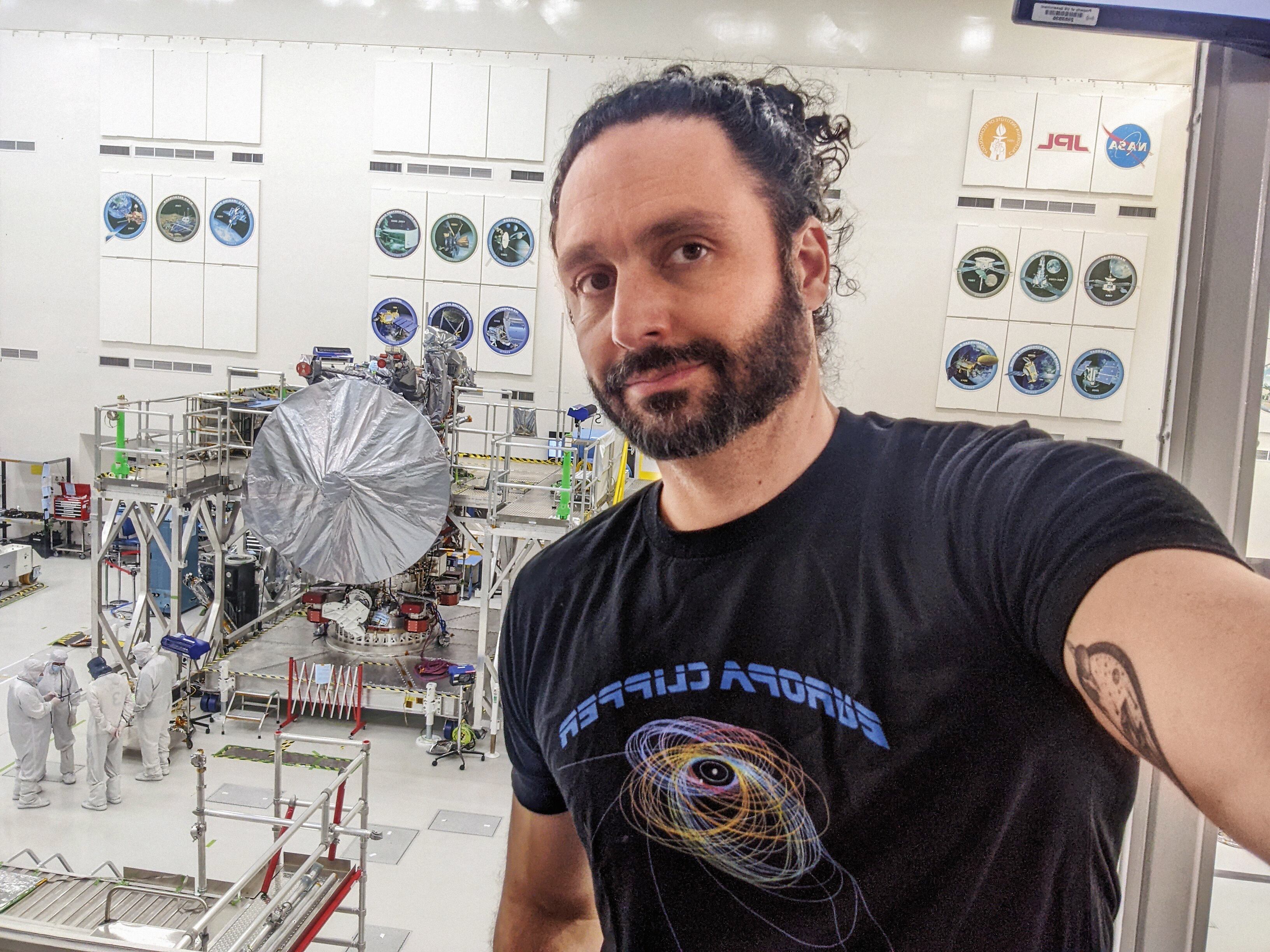 Ricardo Restrepo, físico y diseñador de vehículos espaciales en la NASA.