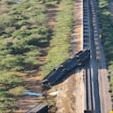 Tren descarrilado en la Guajira al parecer por un atentado ejecutado por el ELN.
