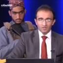 Periodista afgano rodeado de talibanes