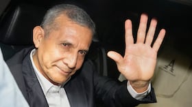 El expresidente Ollanta Humala habla con periodistas a su salida de la prisión de Barbadillo en Lima, Perú, el viernes 31 de julio de 2026, luego de que la Corte Constitucional anulara su condena por lavado de dinero. (Foto AP/Martín Mejía)