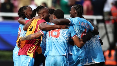 Jugadores de la República Democrática del Congo celebran tras ganar el partido y clasificarse para el Mundial durante el encuentro de la repesca final de las eliminatorias para la Copa Mundial de la FIFA 2026 entre la República Democrática del Congo y Jamaica en el Estadio Akron de Zapopan, estado de Jalisco, México, el 31 de marzo de 2026. (Foto de Ulises Ruiz / AFP)