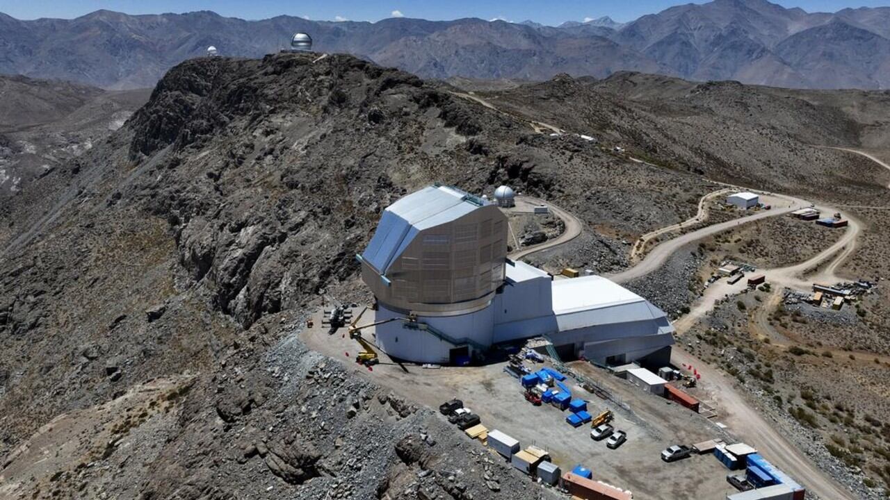 No solo el telescopio Cherenkov, sino también el Observatorio Vera C. Rubin también busca en Chile señales de la materia oscura en el universo.