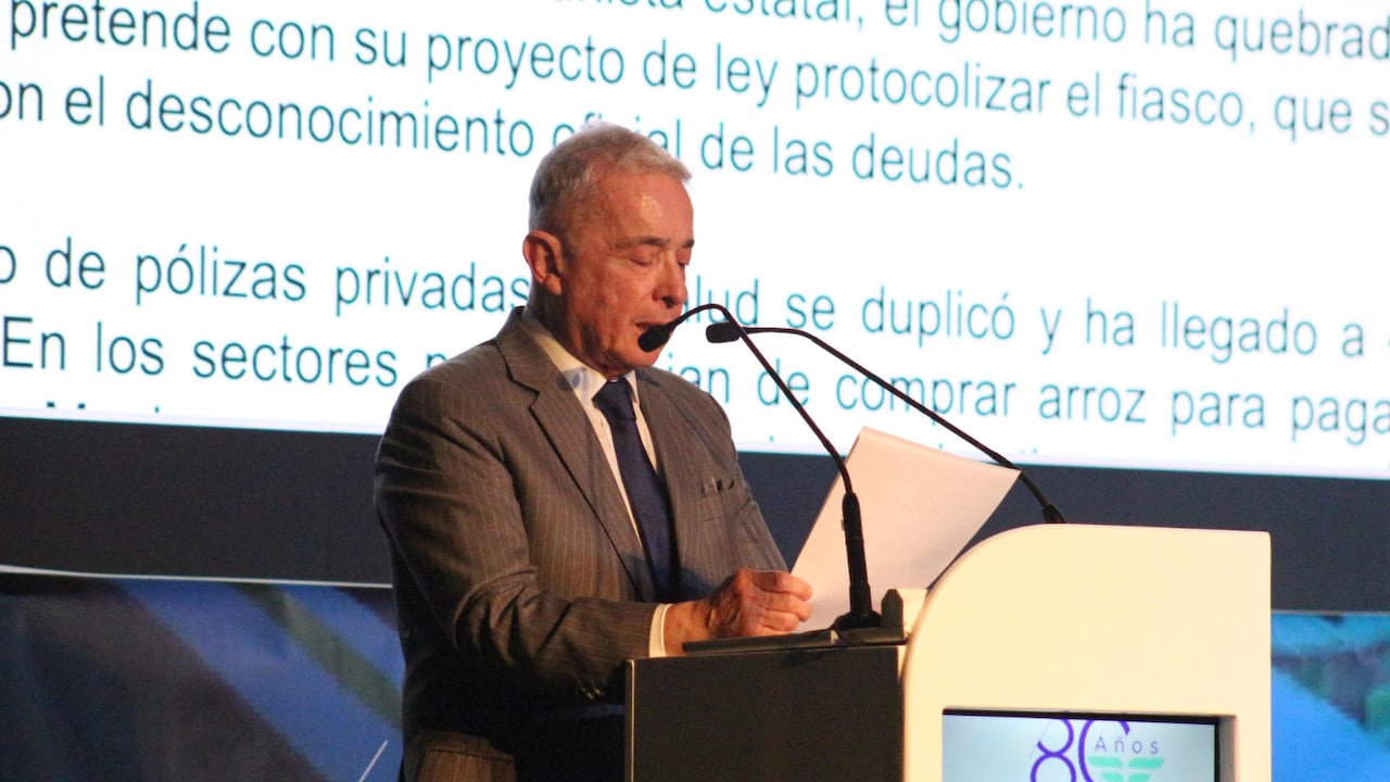 El expresidente Álvaro Uribe estuvo en el congreso de Fenalco.