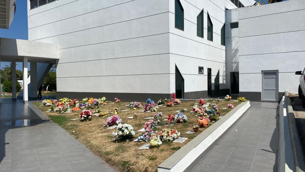 Murió Enilce López, alias La Gata. Su sepelio se desarrolló en el cementerio Jardines de la Eternidad en Barranquilla.