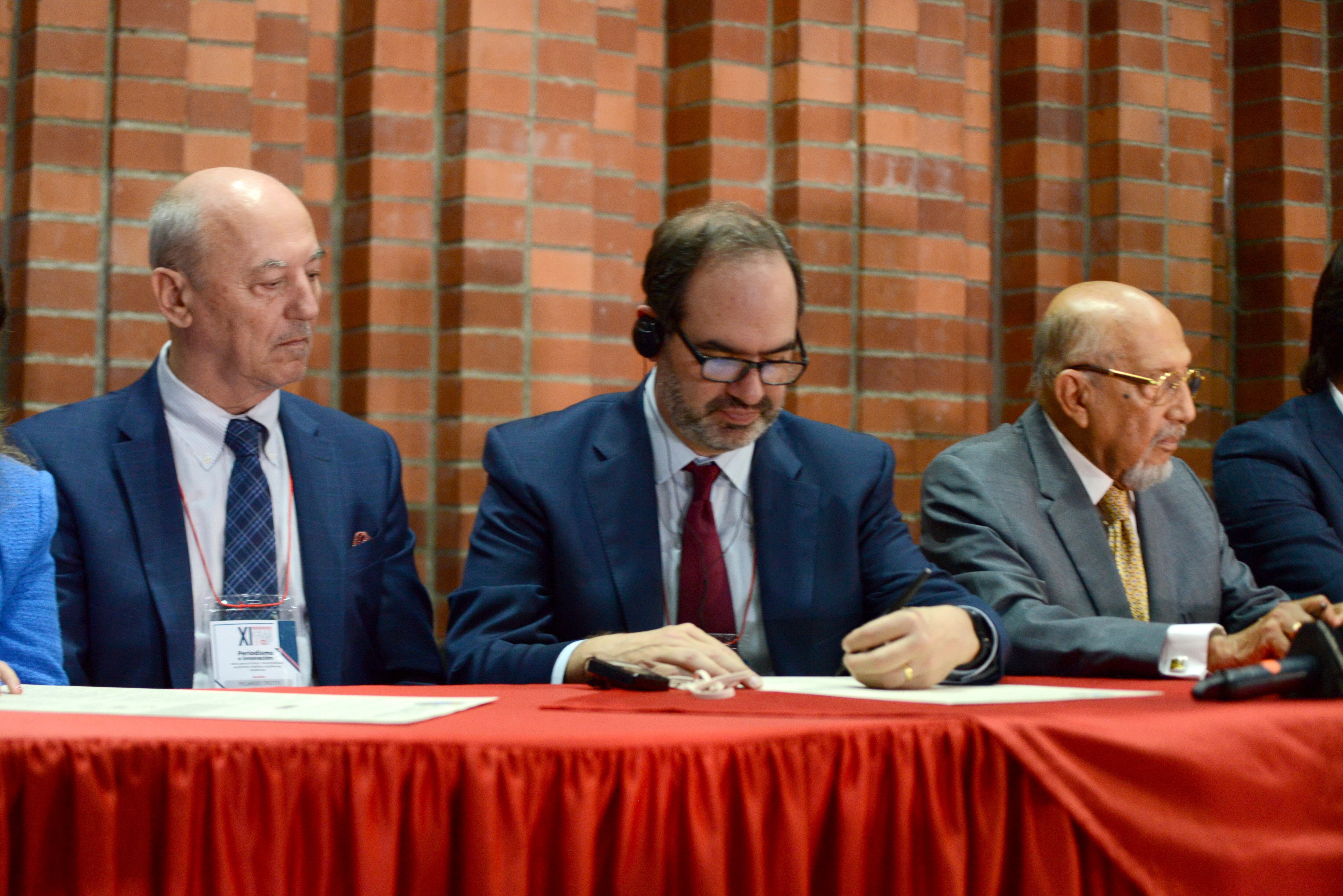 Cali: Firma del acuerdo de Chapultepec y Salta para la libertad de prensa que se hace por primera vez en Cali. El evento estuvo encabezado por Michael Greenspon, Director de SIP. El Evento se realizó en Universidad Autónoma de Occidente