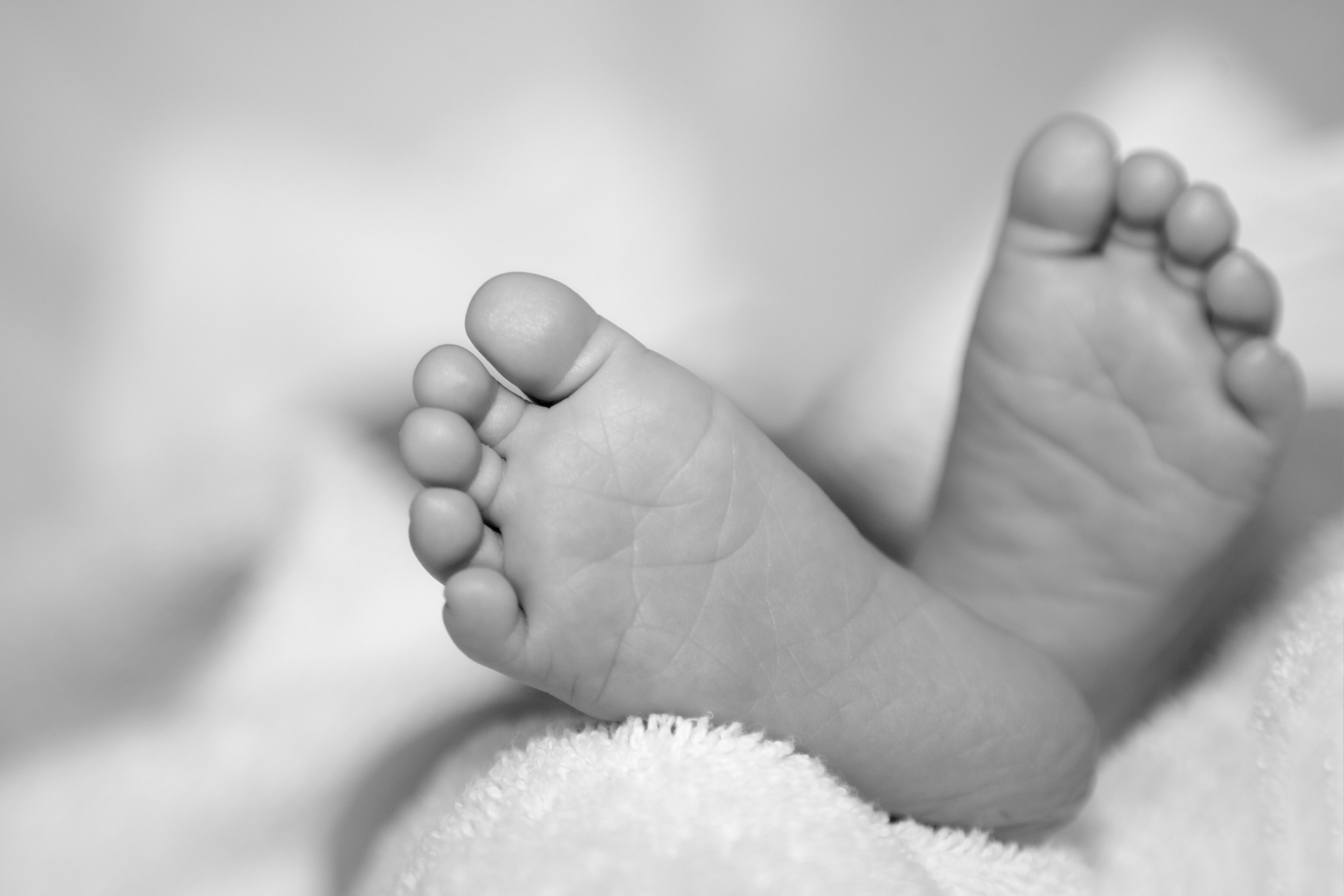 Pies bebé recién nacido