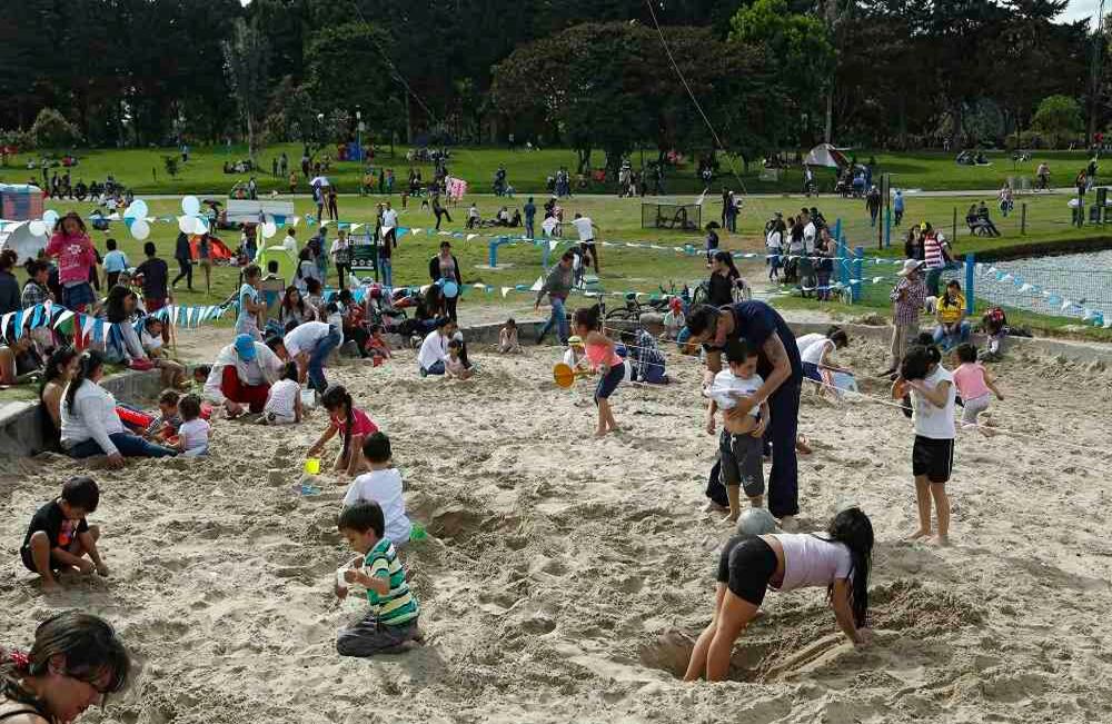 El Parque Simón Bolívar es el lugar predilecto para hacer deporte. Pero también es donde tiene lugar importantes eventos culturales de la capital como Rock al Parque o el Festival de Verano.