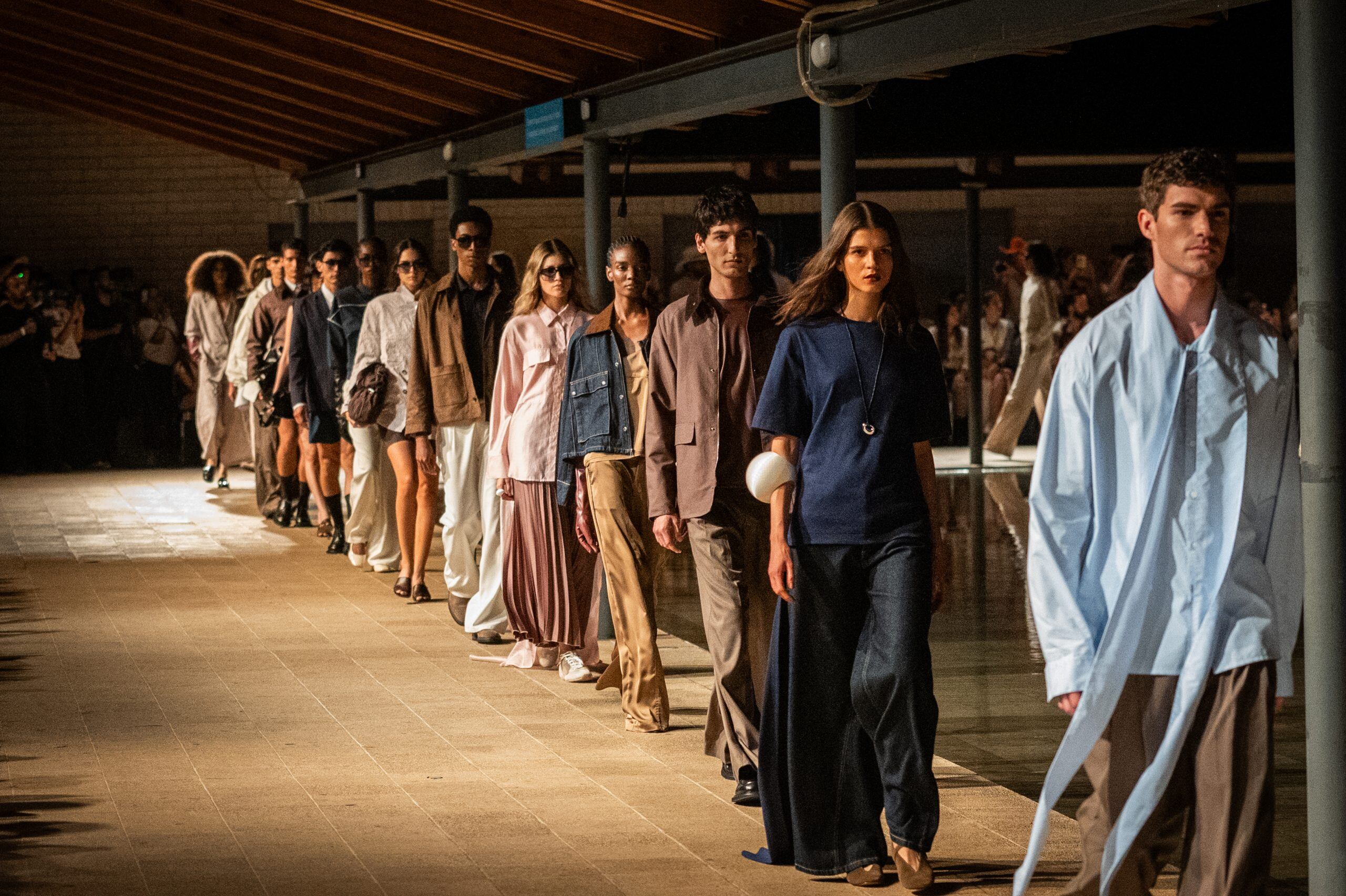 Punto Blanco presentó la colección "Preludio Invisible" en la biblioteca Belén en el marco de Colombiamoda 2025