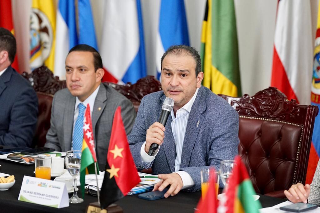 Gobernador de Santander, Mauricio Aguilar Hurtado y el gobernador de Norte de Santander, Silvano Serrano Guerrero.