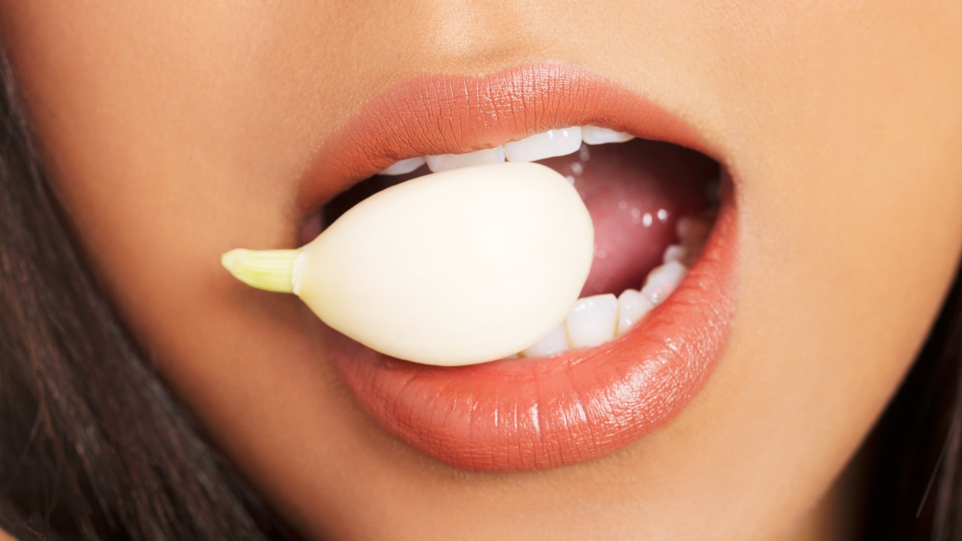 ¿Qué pasa si se come un diente de ajo antes de dormir?