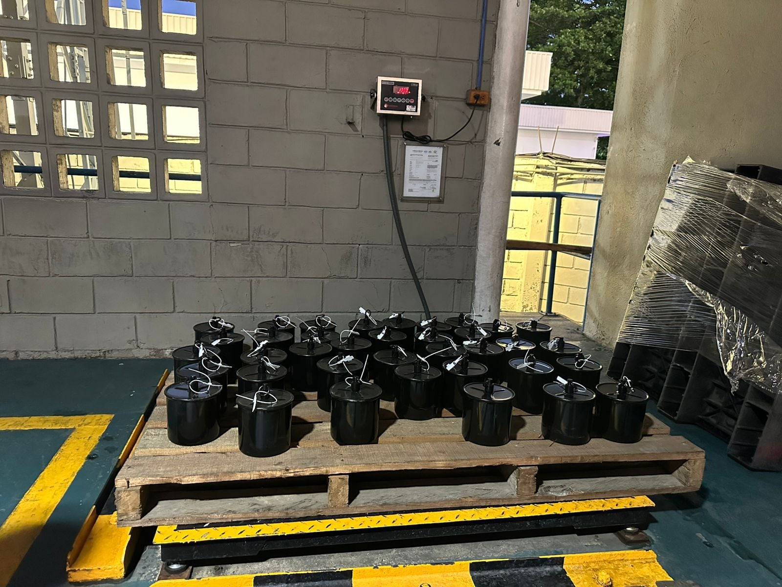 Las autoridades indagan el propietario en Colombia del mercurio líquido.