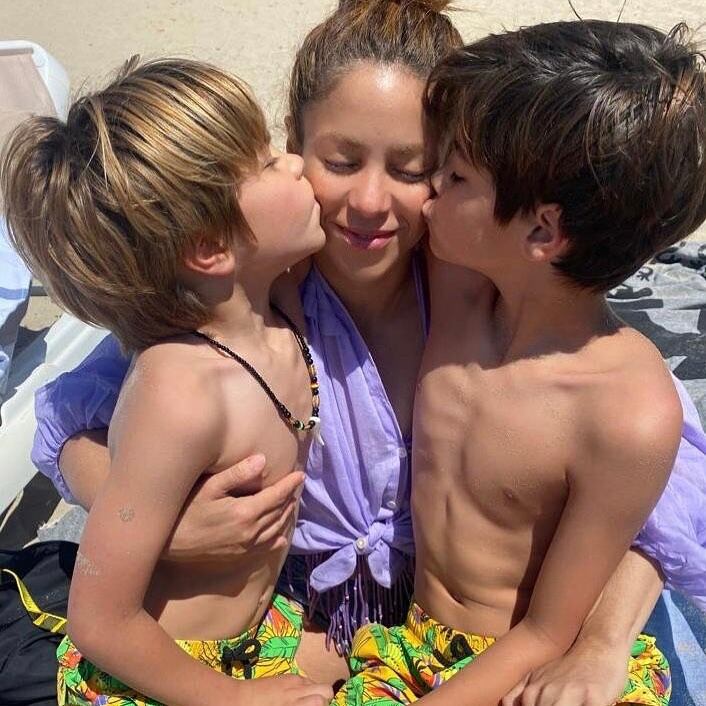 Shakira junto a sus hijos, Milán y Sasha