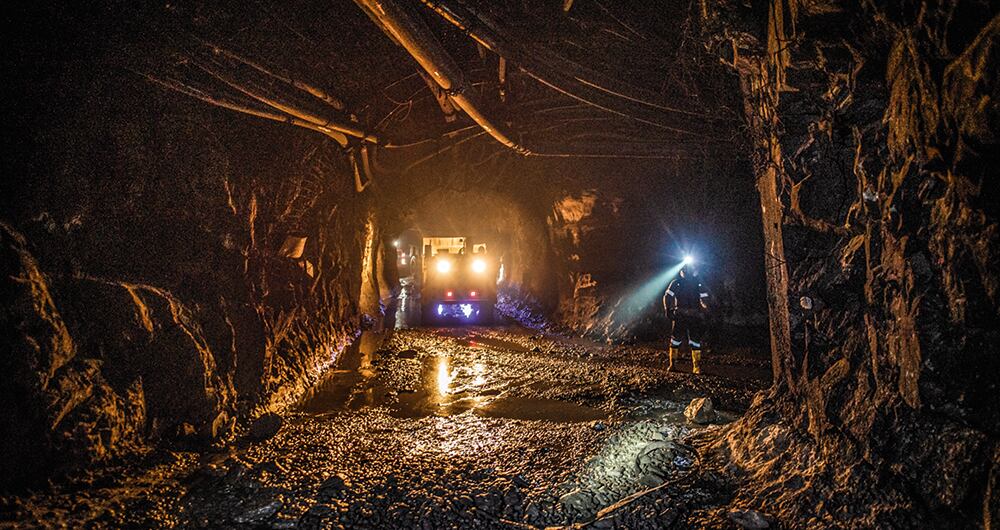 El Clan del Golfo lo controla todo y cobra altísimos impuestos por los servicios que ofrecen en los sótanos, pues funge como articulador. 