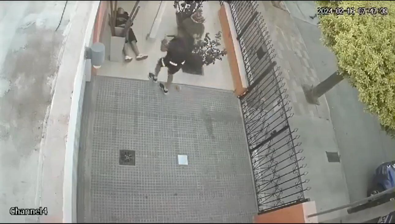 El hombre intentó robar un vehículo e hizo parte de una persecución policial