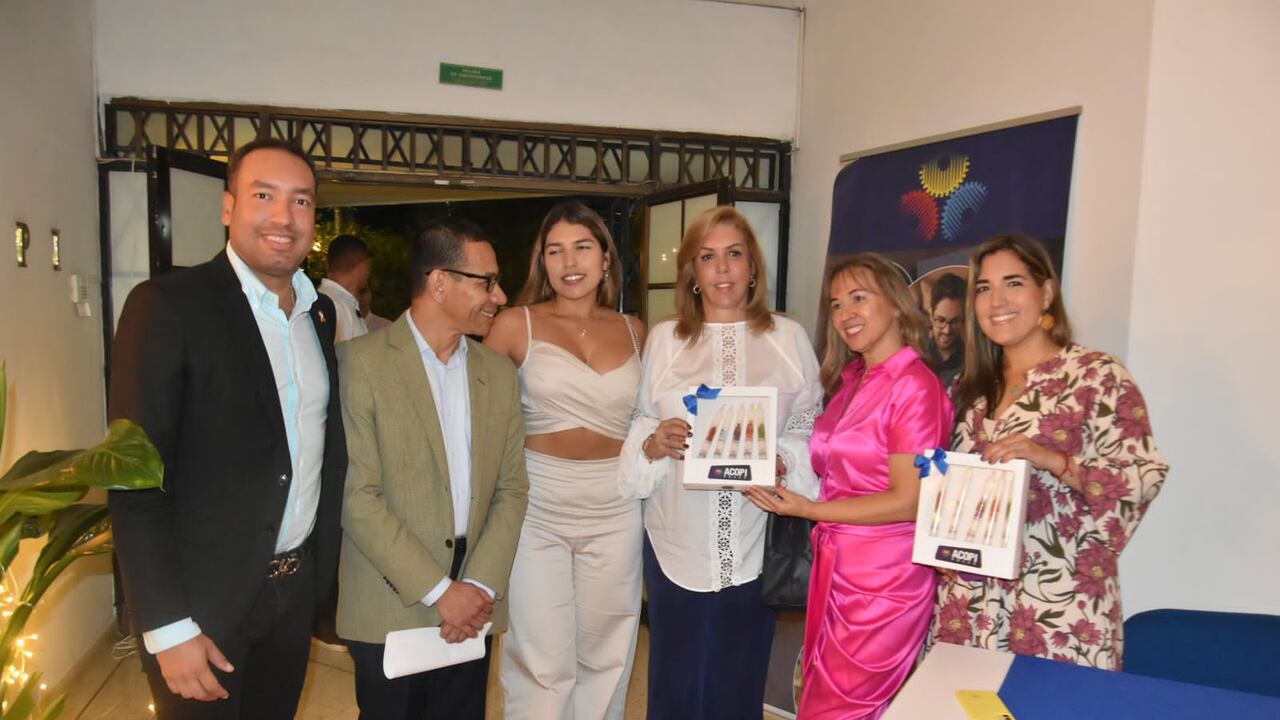 Valle del Cauca fue reconocida por su invaluable apoyo al fortalecimiento económico y respaldo a más de 16.100 emprendedores vallecaucanos.