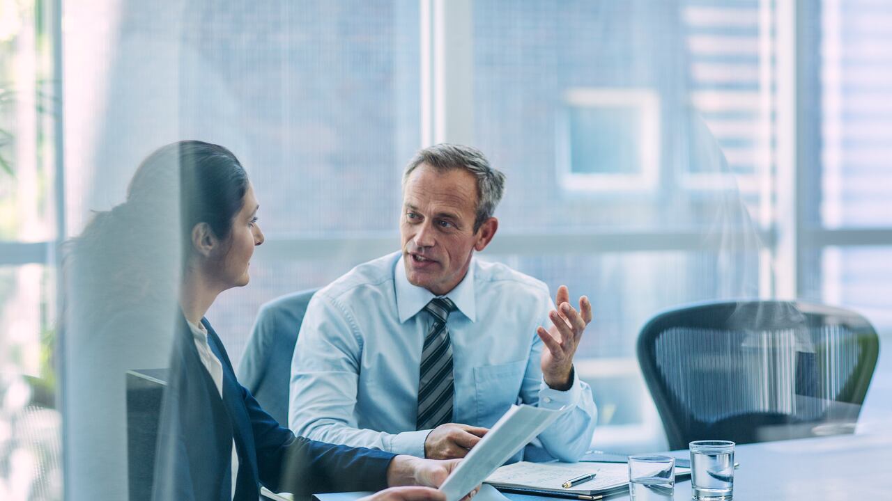 El Gobierno nacional anunció el pasado 15 de diciembre que aprobó el aumento del 10,07 % para el salario mínimo en 2022, un incremento calificado por el presidente Iván Duque como “histórico”.