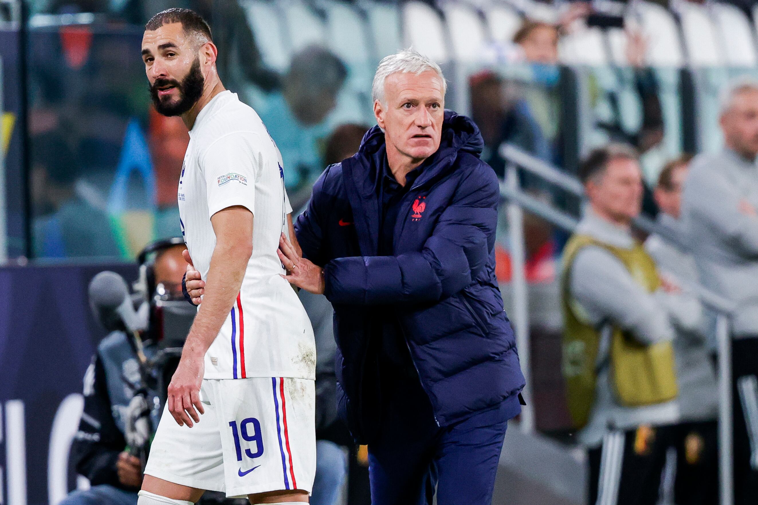Karim Benzema y el entrenador de Francia, Didier Deschamps.
