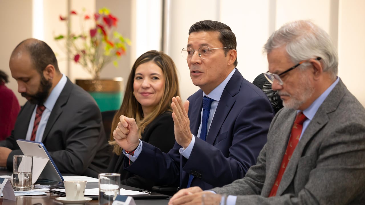 El registrador Hernán Penagos durante la reunión que sostuvo con observadores electorales internacionales.