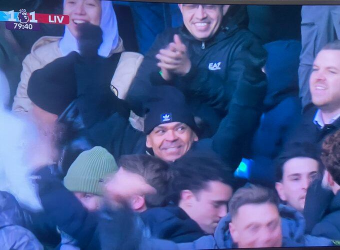 'Mane Díaz' estuvo apoyando a 'Lucho' en el empate entre Manchester City y Liverpool.